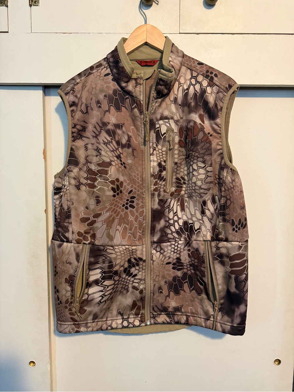 Men's kryptek Camouflage Softshell Vest sz large
